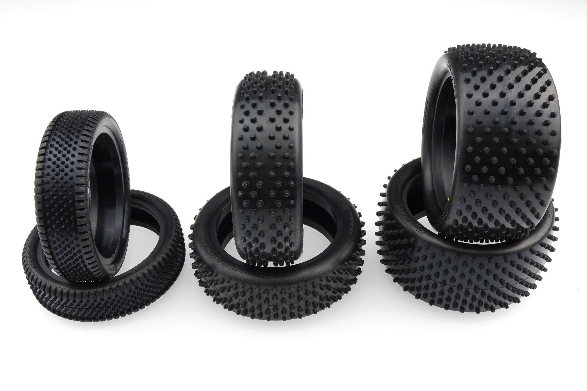 RUDDOG Astro Ripper et Front Ripper : Les pneus de compétition incontournables pour buggy 1/10 sur gazon artificiel