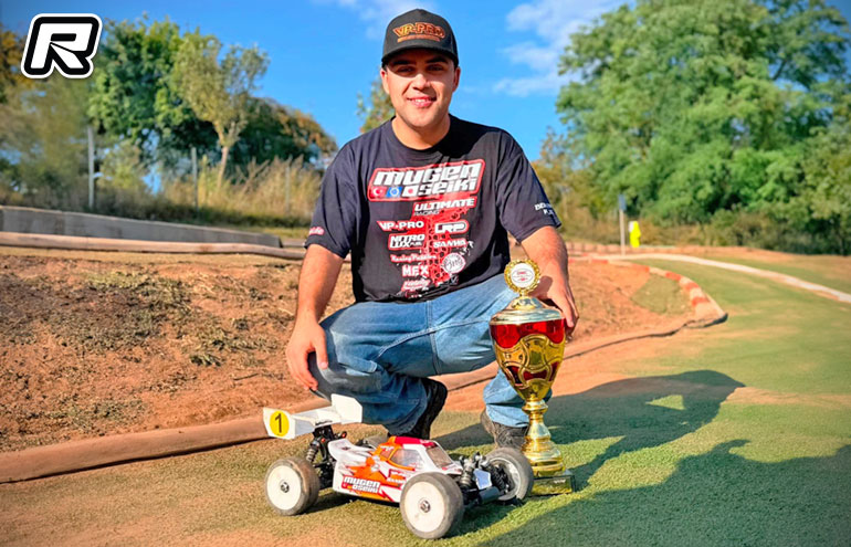 Berkan Kilic champion d'Allemagne 1/8 eBuggy 2026 avec son Mugen Seiki MBX8R