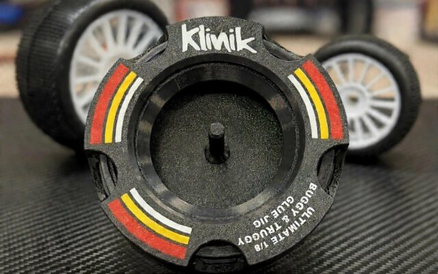 Klinik RC Ultimate Tire Glue Jig : le gabarit de collage de pneus 1/8 buggy et truggy