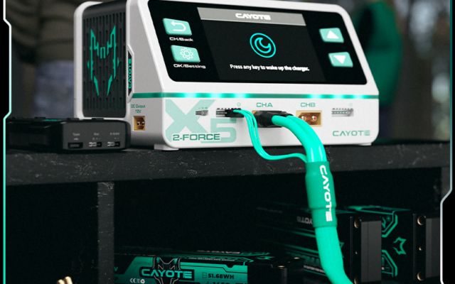 Cayote 2-Force X5 : Patrick Beck détaille le chargeur double voie dans Power Lab Vol.1