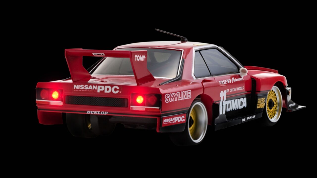Kyosho FIRST MINI-Z Skyline Super Silhouette '82 réf. 66621, RC 1/28 prête à rouler, feux arrière allumés