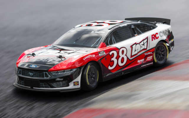 Losi NASCAR 1/12 Zane Smith n°38 : la Ford Mustang Cup Series en RTR 4×4