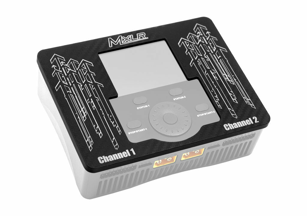Capot carbone MXLR MAX-04-005 monté sur un chargeur Junsi iCharger DX8