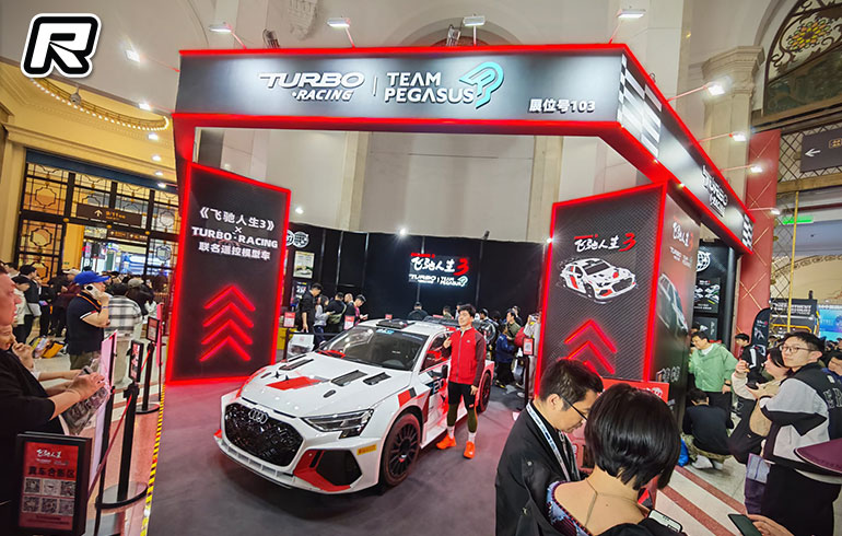 Stand Turbo Racing au Hobby Expo China avec ses voitures RC au 1/76