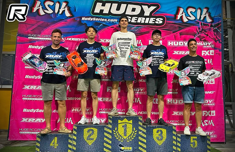 Michal Orlowski vainqueur de la course de préparation aux Mondiaux ISTC de Bangkok sur sa touring Schumacher 1/10