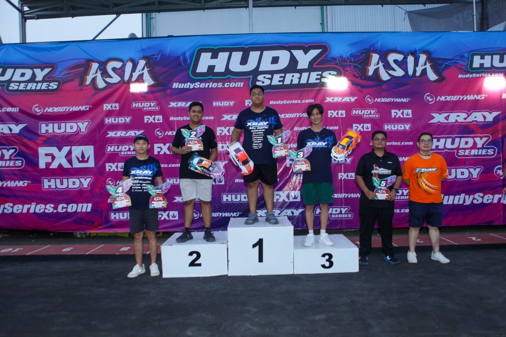 Podium de la Hudy Series Asia à Sentul en Indonésie, touring 1/10 Xray X4