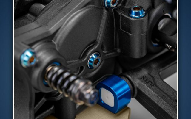 JConcepts lance des kits de vis en titane pour le buggy Team Associated RC10B7.1