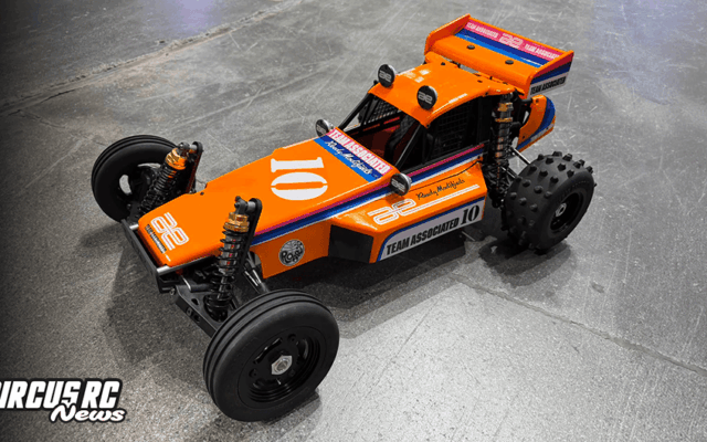 Team Associated dévoile un mystérieux buggy électrique 1/5 aux Vintage Championships