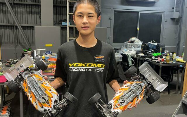 Takusho Watanabe (Yokomo) décroche la pole et la victoire en 4WD 13.5T sur la MO3.0
