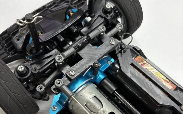 Option No.1 propose un kit de conversion moteur central-avant pour le Tamiya TT-02