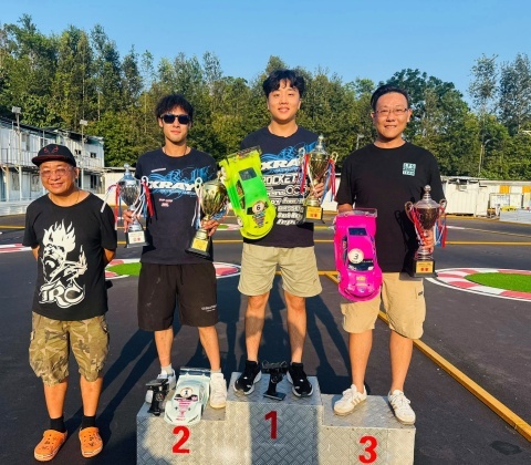 Podium Xray X4 au HKRCSA avec Kimi Yam, Kenrick Fong et Ah Ho