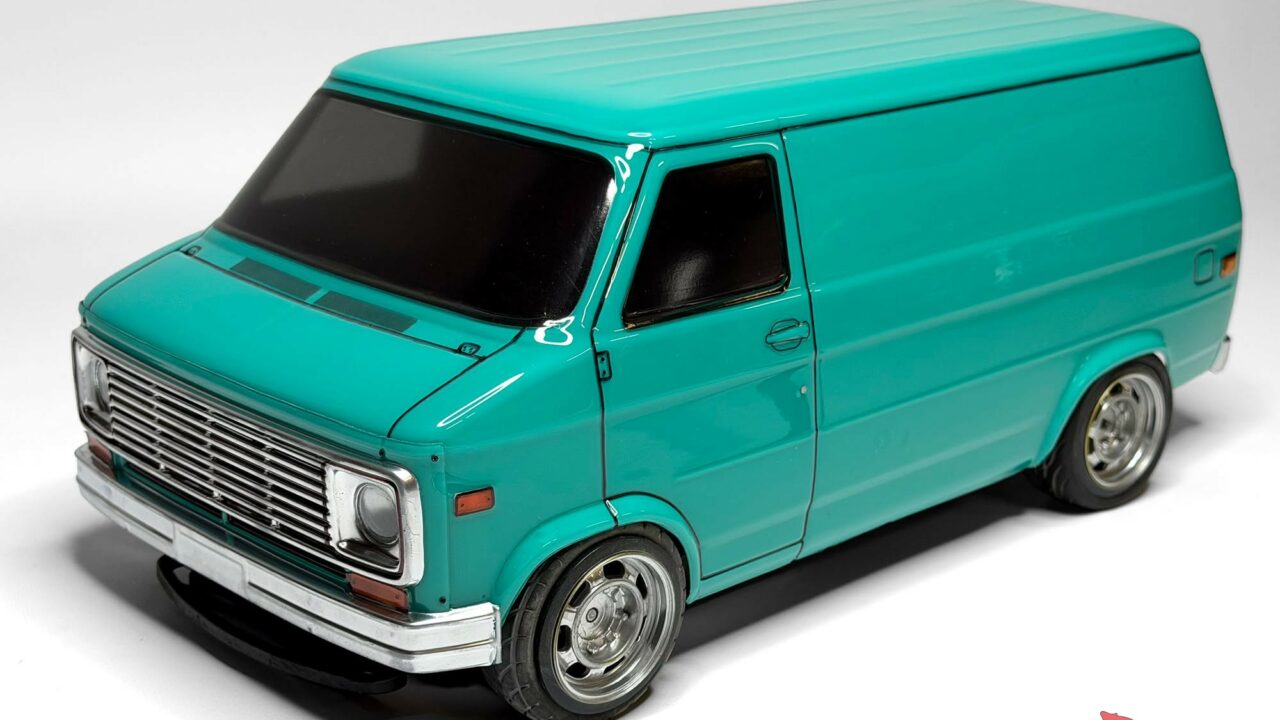 APlastics signe une carrosserie Vandura 1973 pour les builds rétro 1/10