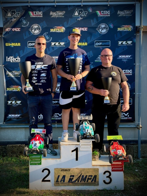 Riccardo Masaggia double la mise avec le Xray XB8 et le XB8E au Supreme Speed Challenge
